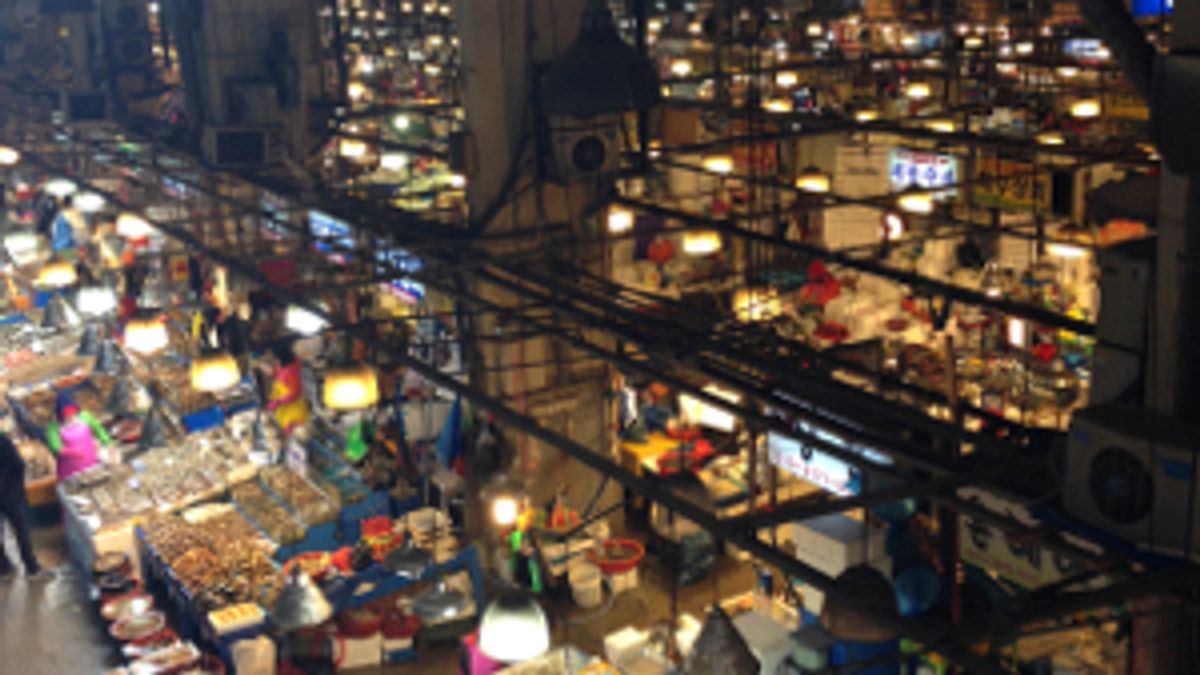 NO Ryang Jin Soo San fish market