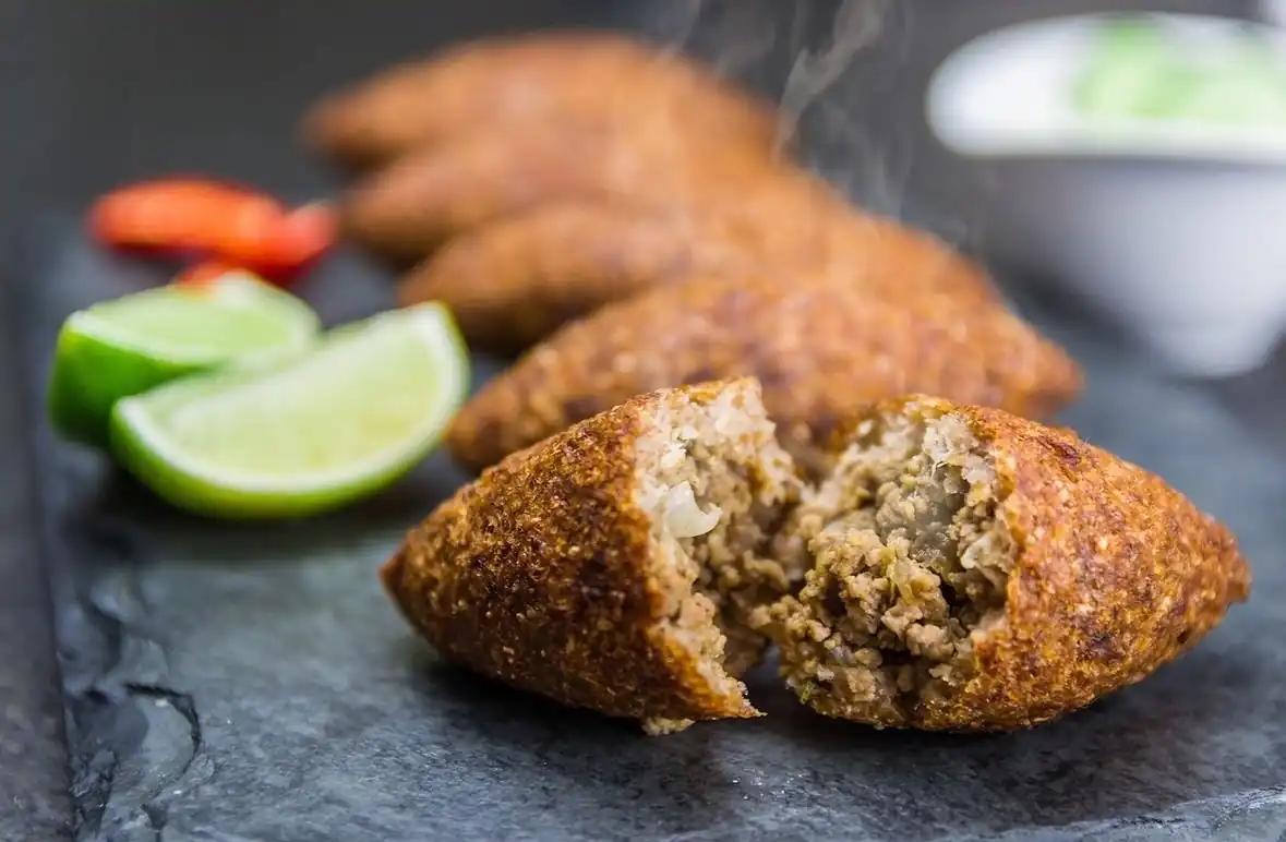 Традиционно пържено Кибе с богат пълнеж от кайма в ливански ресторант Murray.