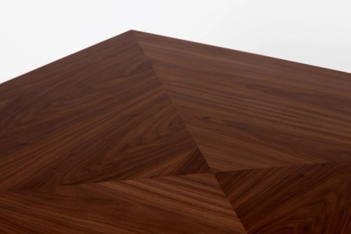 WALNUT DINING TABLE DETAIL