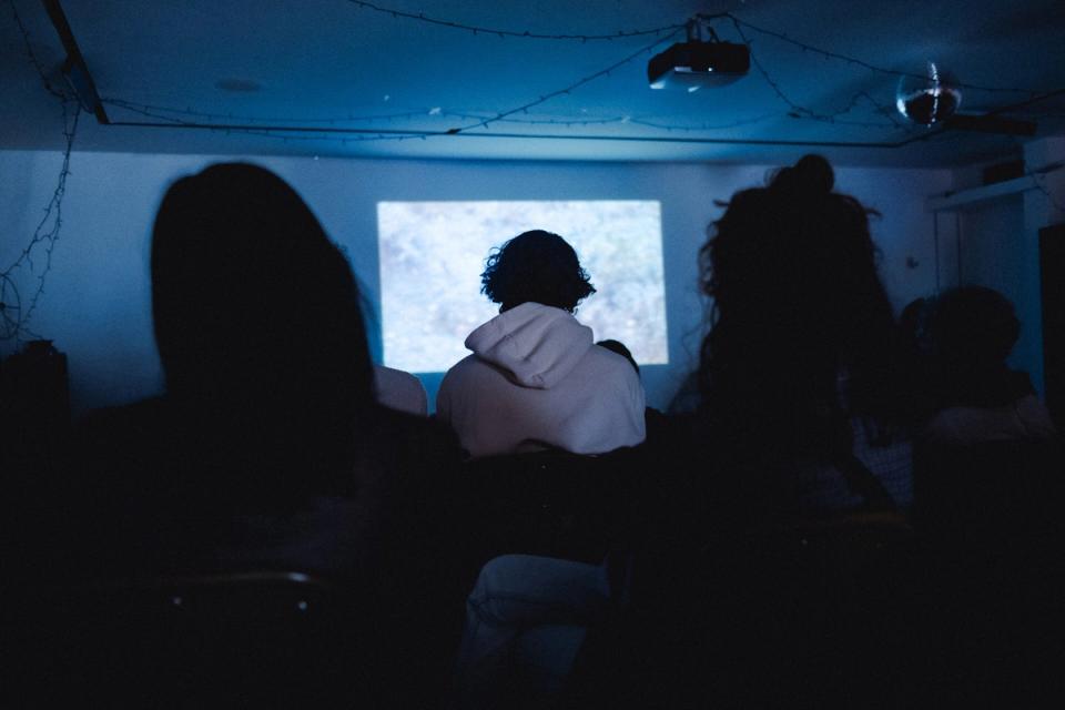 La Psychologie du Bleu : Comment la Couleur Affecte Nos Émotions au Cinéma