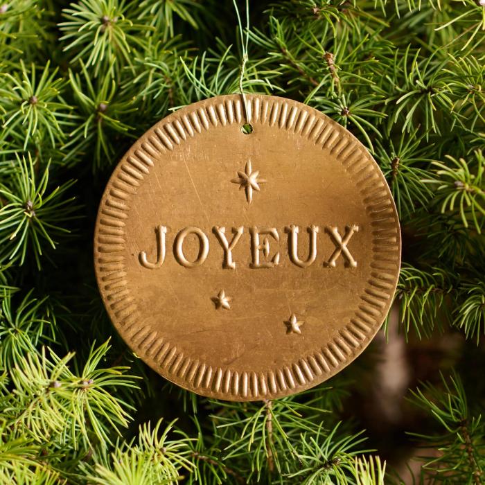 Authentic Finishes - Each piece in our tinware collection is hand-finished to achieve an authentically aged patina, reminiscent of antiques that have gracefully weathered the passage of time. Through expert craftsmanship, we recreate the natural wear and character that develop over centuries, resulting in a lived-in look that adds depth, beauty, and a sense of history to any home or garden.