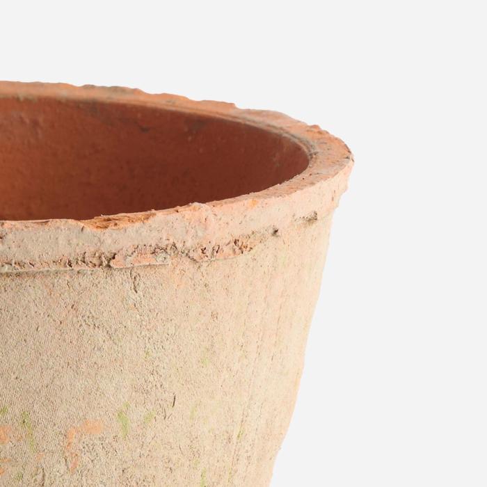 Perfectly Imperfect - Crafted using traditional handmade moulds, each piece emerges from the kiln with its own unique personality. Expect imperfections, ensuring no two pieces are exactly alike, adding authenticity, warmth and beautiful rustic character.