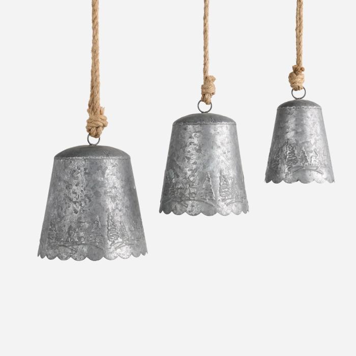 Authentic Finishes - Each piece in our tinware collection is hand-finished to achieve an authentically aged patina, reminiscent of antiques that have gracefully weathered the passage of time. Through expert craftsmanship, we recreate the natural wear and character that develop over centuries, resulting in a lived-in look that adds depth, beauty, and a sense of history to any home or garden.