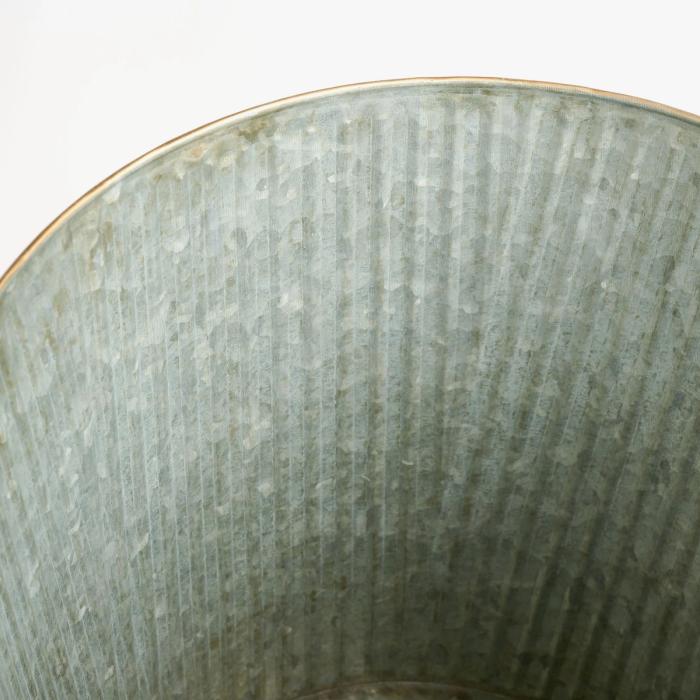 Authentic Finishes - Each piece in our tinware collection is hand-finished to achieve an authentically aged patina, reminiscent of antiques that have gracefully weathered the passage of time. Through expert craftsmanship, we recreate the natural wear and character that develop over centuries, resulting in a lived-in look that adds depth, beauty, and a sense of history to any home or garden.