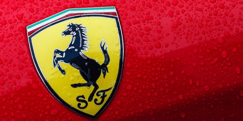Ferrari convince gli analisti dopo conti record