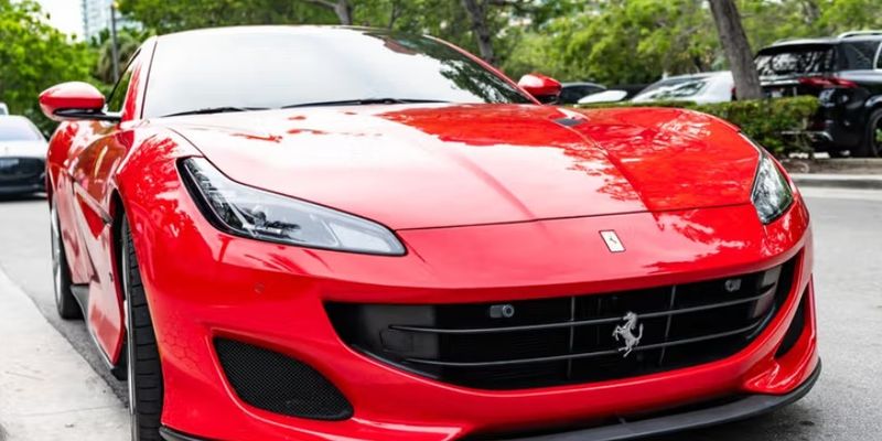 Azioni Ferrari di slancio dopo copertura di JP Morgan