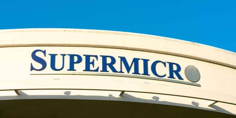 Super Micro Computer in picchiata: rischia l’uscita dal Nasdaq 100