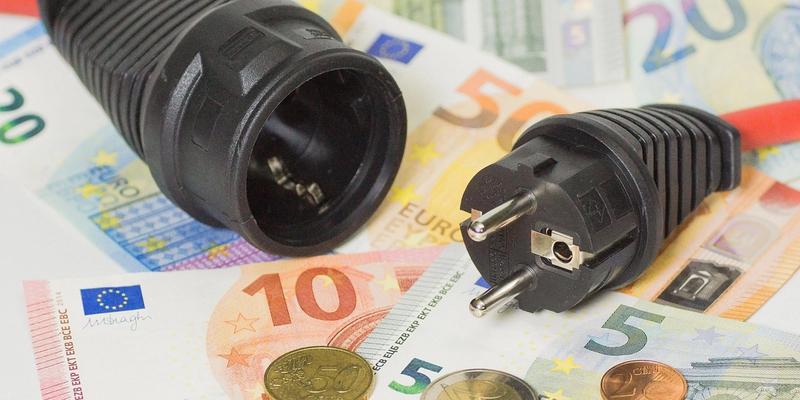 DL Bollette: rischio regolatorio prezzato, utility sotto pressione ma niente shock