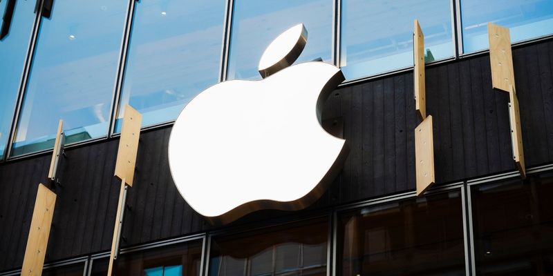 Apple, Warren Buffett dimezza la sua quota