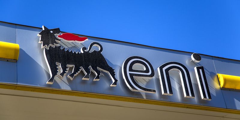 Eni resiste alle vendite dopo gli annunci su buyback e bond