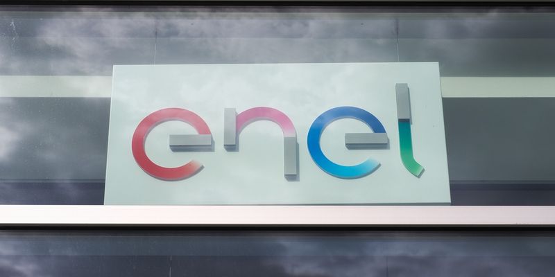 Enel, debito ai massimi nel 2022 e S&P riduce il rating a lungo termine