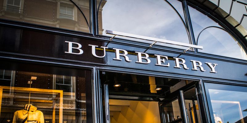 Lusso in difficoltà dopo il warning di Burberry