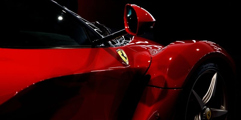 Ferrari, nuovo record storico. Bernstein alza il target price