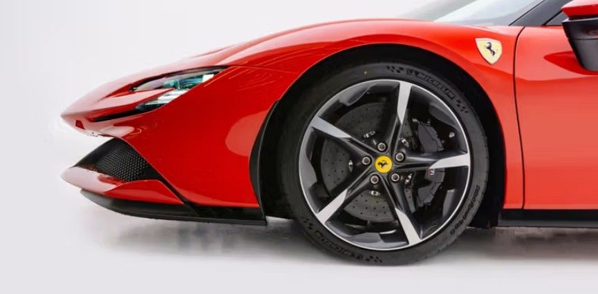 Ferrari, proseguono le sforbiciate di target price dagli analisti