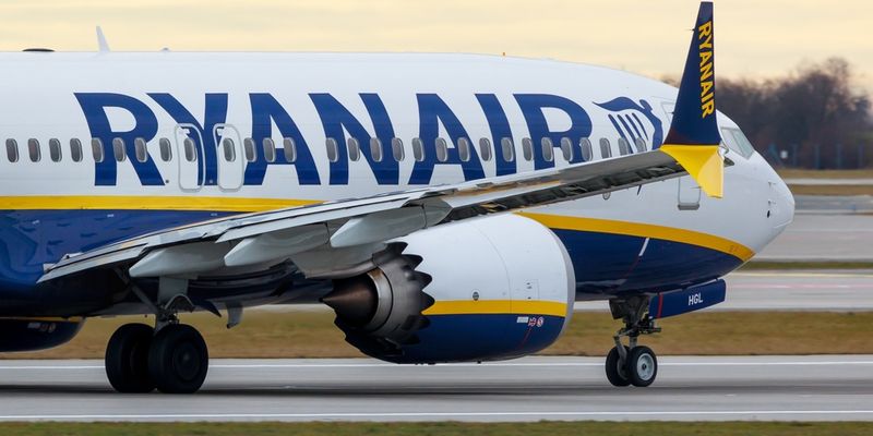Ryanair in calo: stop alle vendite dei voli dalle agenzie online
