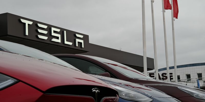 Tesla, conti in arrivo. Cosa giustifica un P/E di 300 volte?