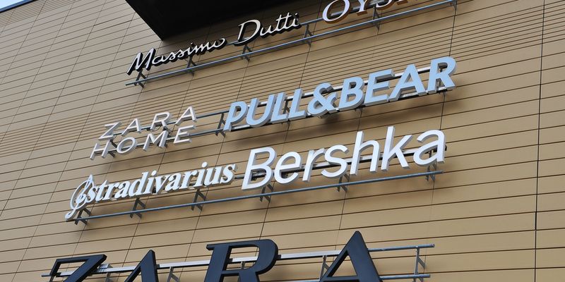 Inditex verso il record di utili ma il titolo crolla