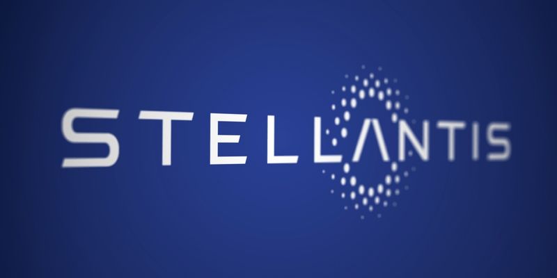 Stellantis, 30 nuovi modelli ibridi. Analisti tagliano il target price