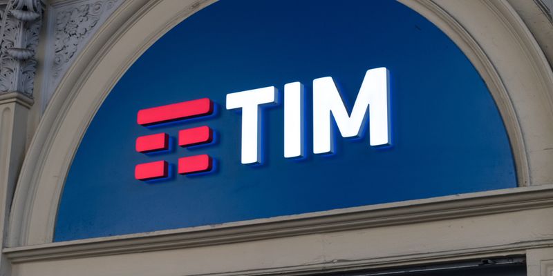 Tim, Labriola fa incetta di azioni