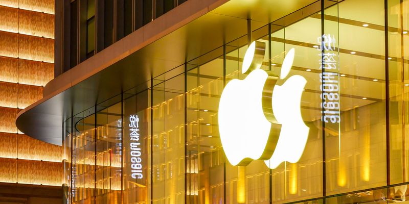 Apple, balzano le vendite di iPhone in Cina ad aprile