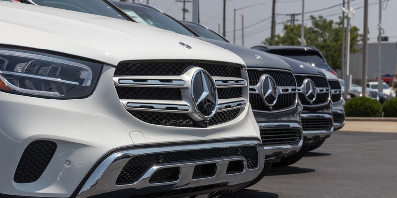 Settore auto travolto dal warning di Mercedes-Benz