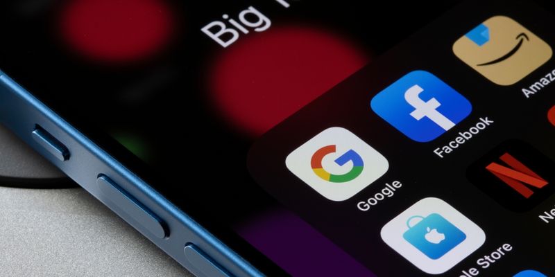 Alphabet cede a Wall Street dopo delusione sui ricavi pubblicitari