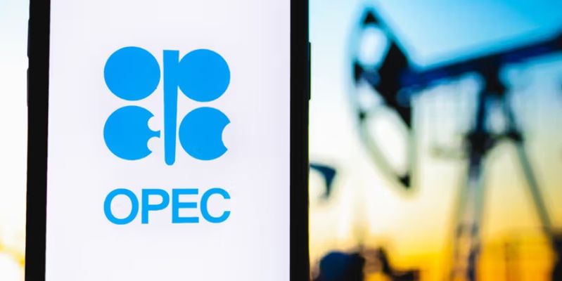 Petrolio, limitato aumento di produzione per l’Opec+