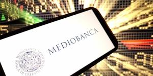 Mediobanca crolla dopo il rilancio di Intesa Sanpaolo su Mps: addio delisting?