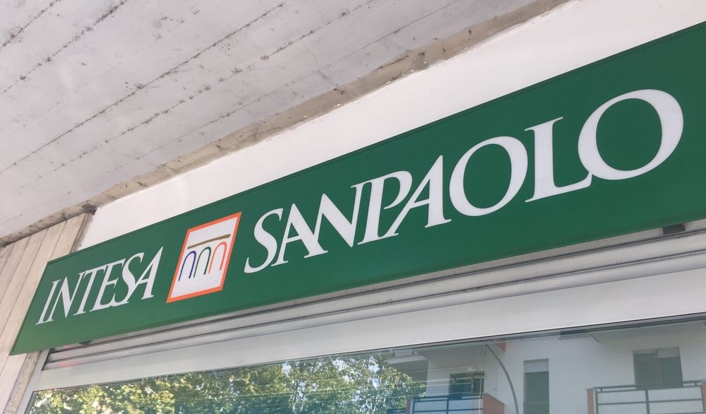 Intesa Sanpaolo supera la guidance e alza il dividendo