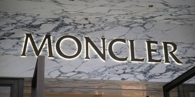 Moncler aggira i dazi di Trump con una clausola (legale) del 1988