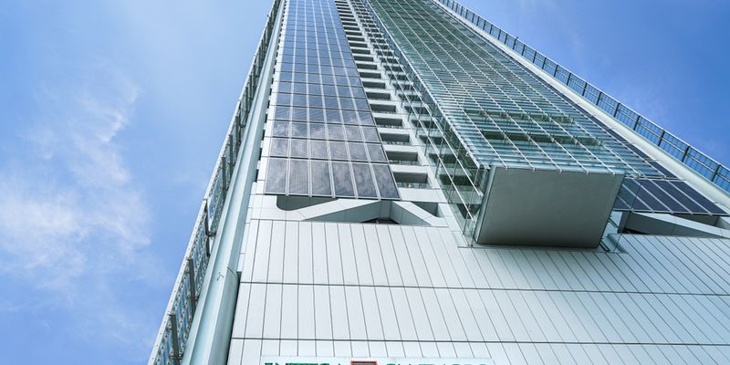 Intesa Sanpaolo dice no al risiko bancario. Market cap da record