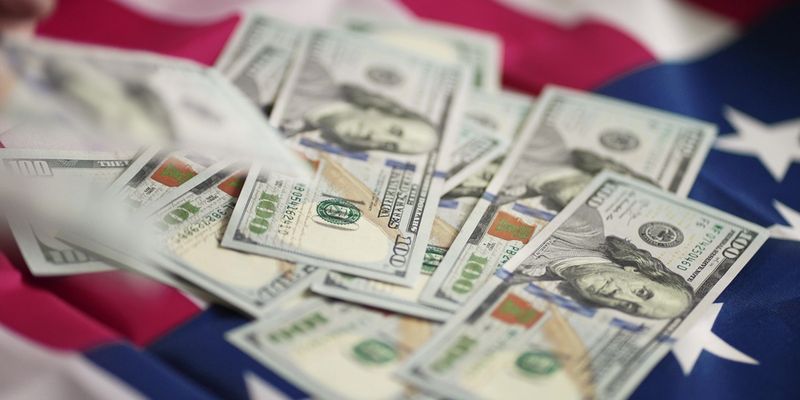 Torna il super dollaro: EUR/USD sotto 1,04