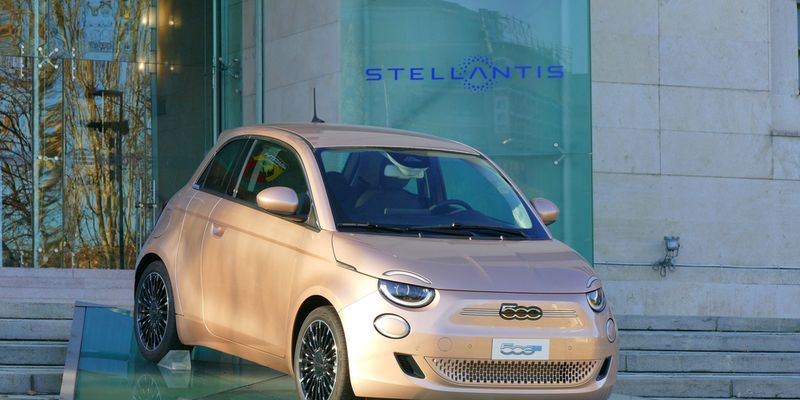 Stellantis, accordo con Ample per sostituzione rapida della batteria