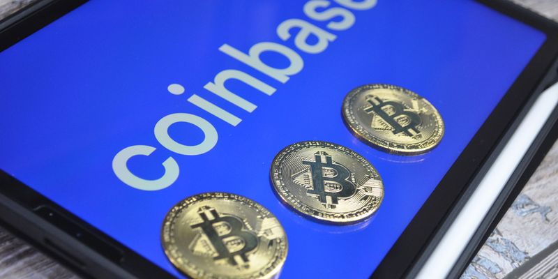 Coinbase torna all’utile e titolo balza a Wall Street