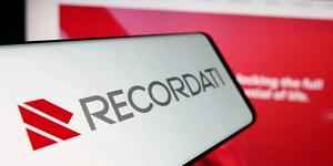 Recordati, l'Opa di Cvc e Gbl si ferma al 74,58%: bond da 6 miliardi e fusione per il delisting