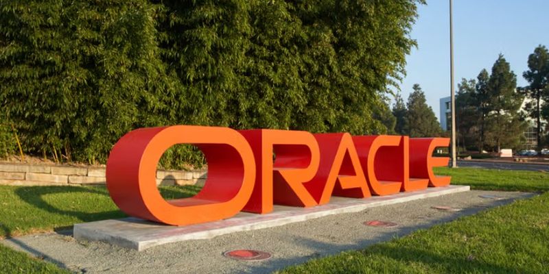 Tonfo Oracle dopo il boom delle spese per i data center