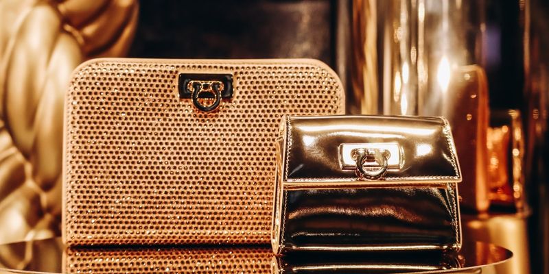 Ancora turbo lusso grazie a voci di nuovi stimoli in Cina