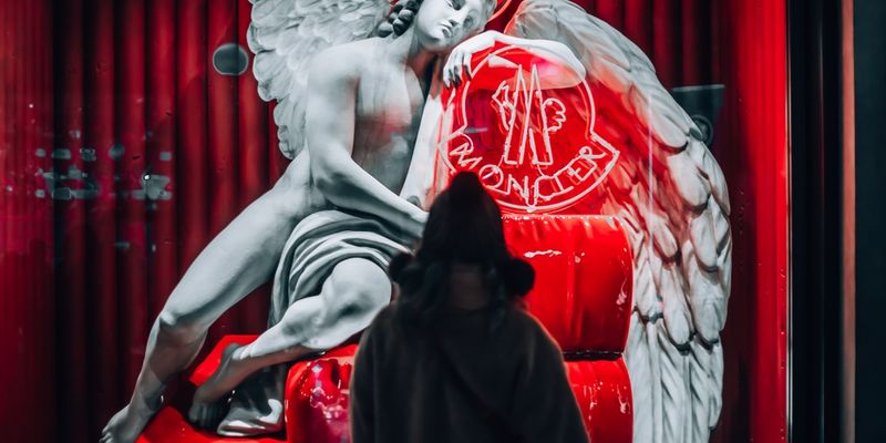 Swatch intimorisce Moncler e tutto il settore del lusso