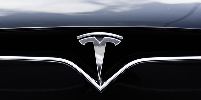 Tesla: sì all’eliminazione del credito d’imposta su auto elettriche