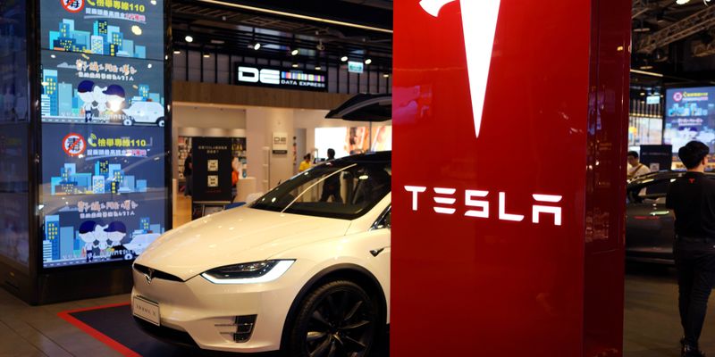Deutsche Bank prudente sull’auto Usa. “Buy” solo per Tesla
