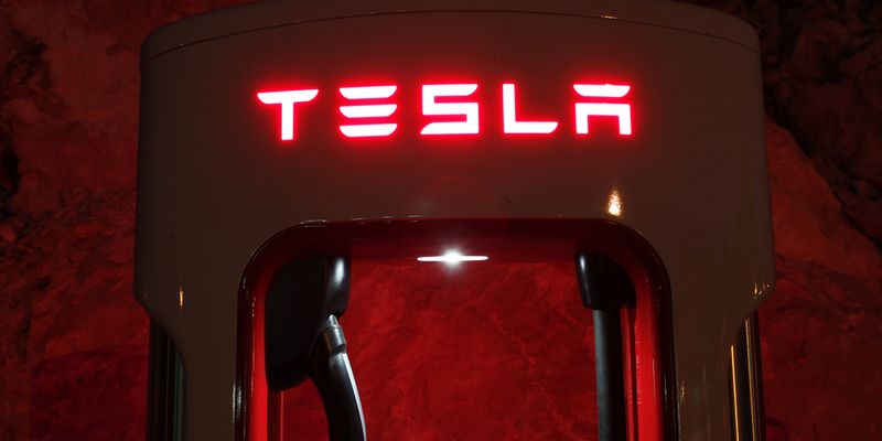 Tesla, nuovo downgrade dagli analisti