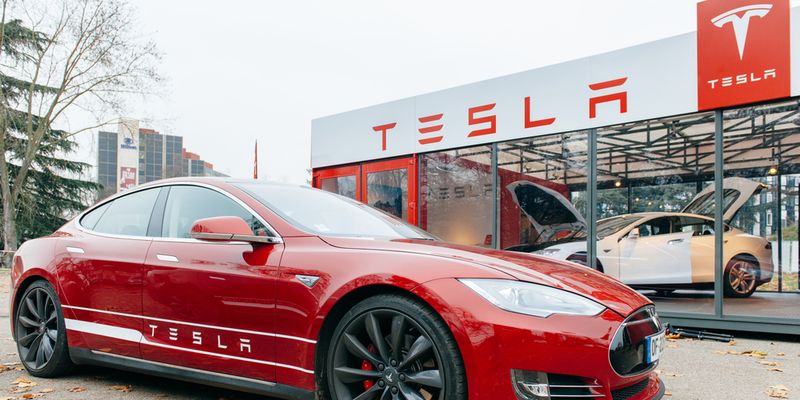 Tesla teme la Cina e annuncia una crescita inferiore nel 2024