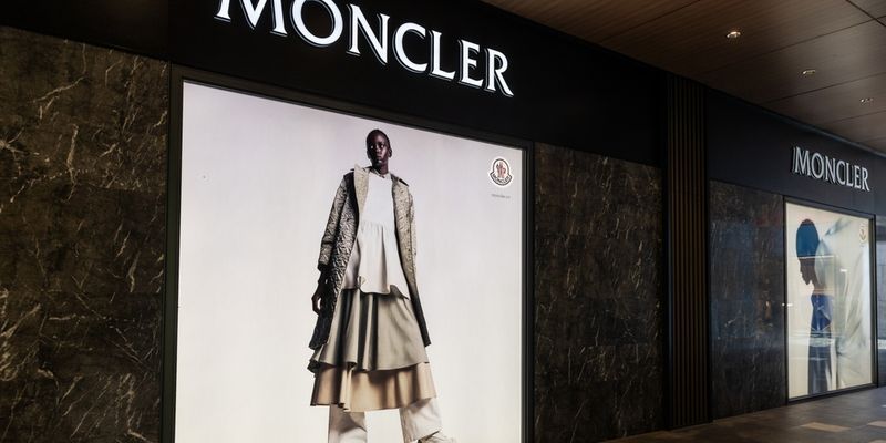 Moncler in fondo al FTSE MIB dopo report di Jefferies