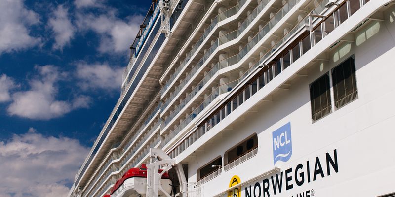 Crociere da record: Norwegian Cruise trova il primo utile post-pandemia