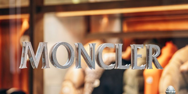 Moncler guida il rilancio del lusso. Il parere degli analisti