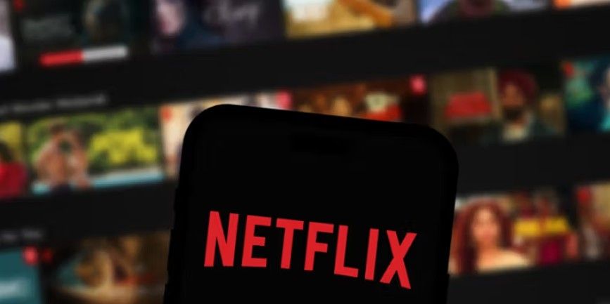 Netflix, 2025 in crescita ma restano le ombre sull’accordo con Warner Bros Discovery