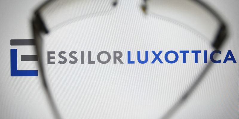 EssilorLuxottica, l’acquisto di Supreme non convince
