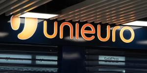 Balzo Unieuro dopo offerta Fnac-Darty con premio