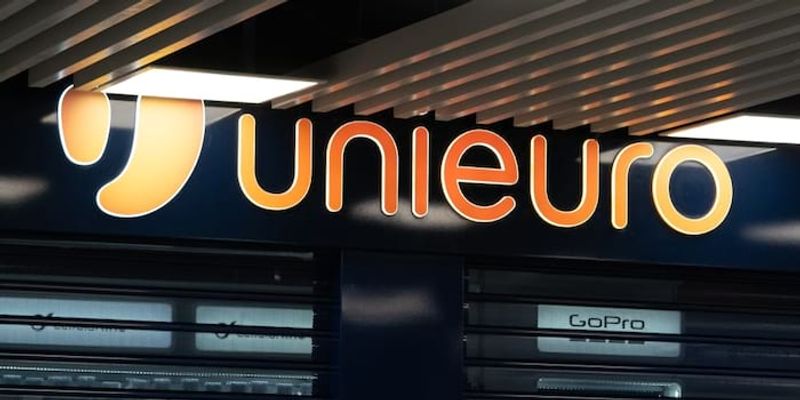 Balzo Unieuro dopo offerta Fnac-Darty con premio