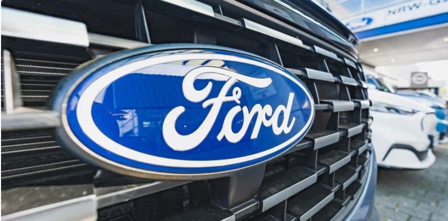 Ford taglia l’outlook a causa di un incendio